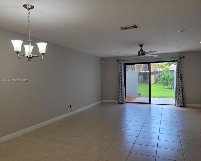 Foto del edificio - 12133 SW 5th Ct