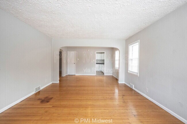 Foto del edificio - 5005 Indianola Ave