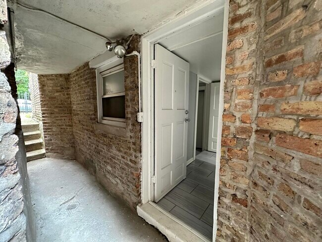 Foto del edificio - 2815 N Albany Ave