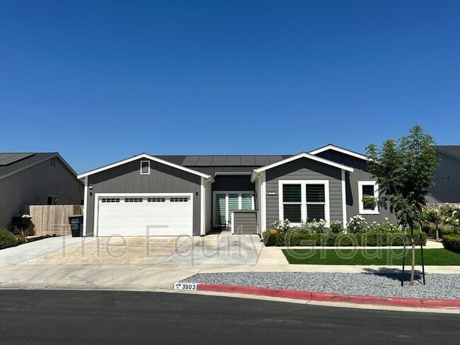 Building Photo - 3803 N Santa Fe St