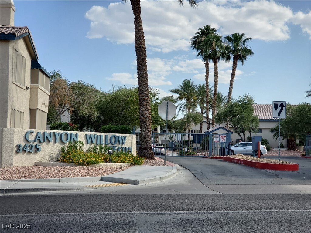 Foto principal - 3425 E Russell Rd
