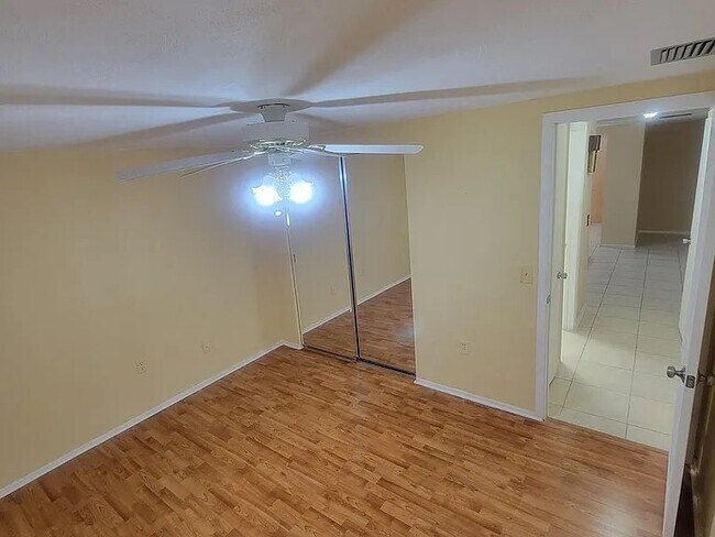 Foto del edificio - 3639 Madison St