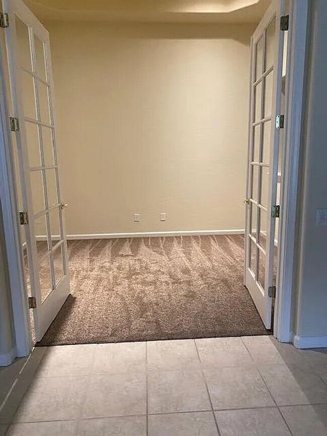 Foto del edificio - Beautiful 2 Bedroom and 2 Bathroom Home with 3 Car Garage in 55+ Gated Community $2,995.00