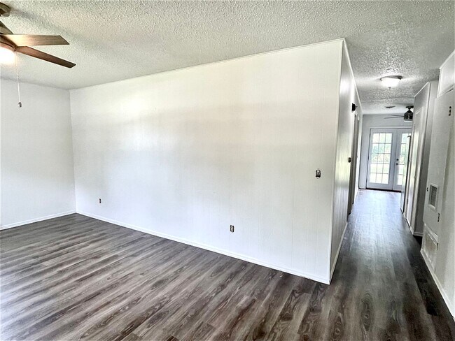 Building Photo - 2115 W Emma St