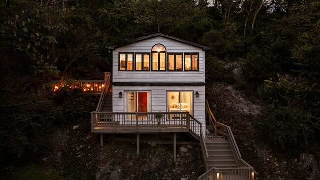 Building Photo - 730 Bennys Bch Rd