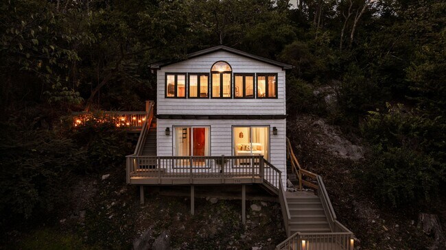 Foto del edificio - 730 Bennys Bch Rd