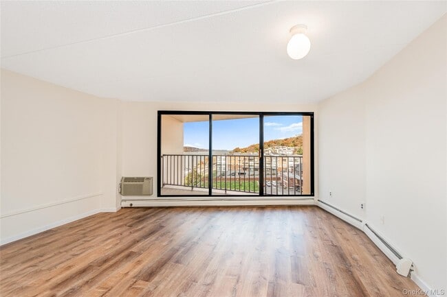 Building Photo - 1155 Warburton Ave