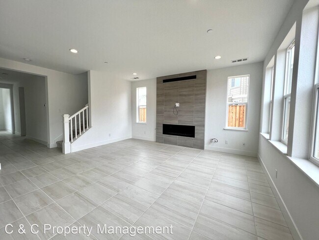 Building Photo - 4 br, 3 bath House - 274 Sandy Gulch Dr