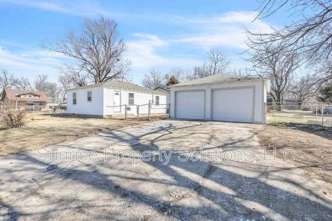 Photo - 300 SE 48th St House