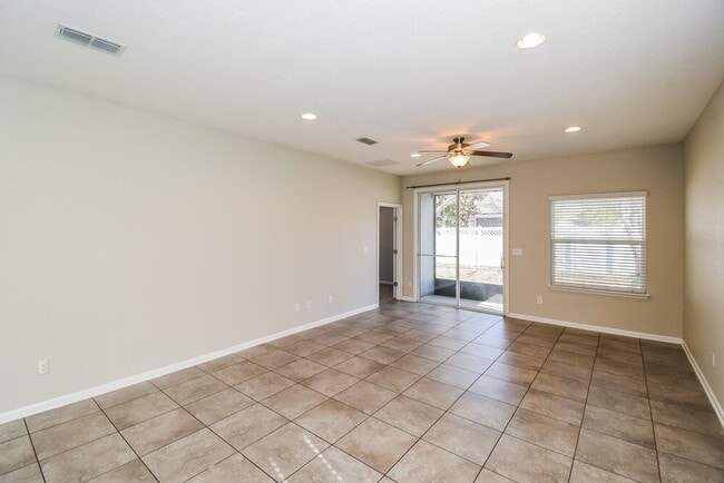 Building Photo - 869 Glendale Ln