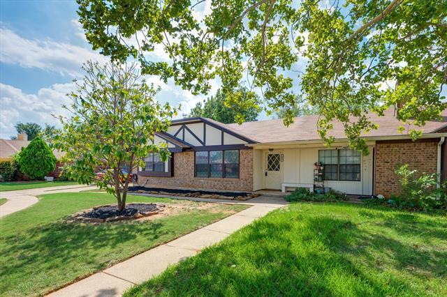 Building Photo - 2903 Hilltop Dr