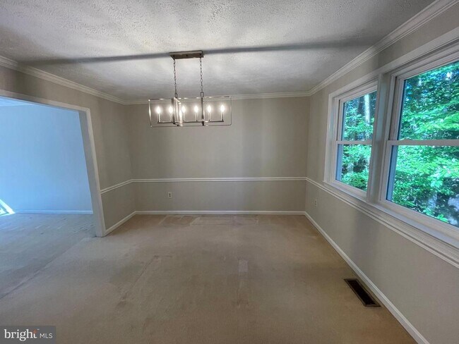Building Photo - 4185 Waterway Dr