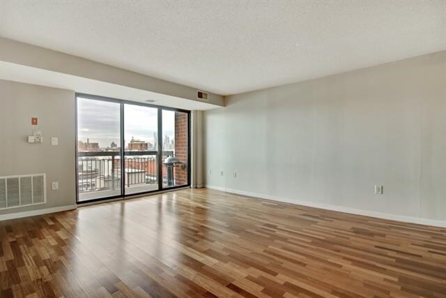 Foto del edificio - 700 1st St