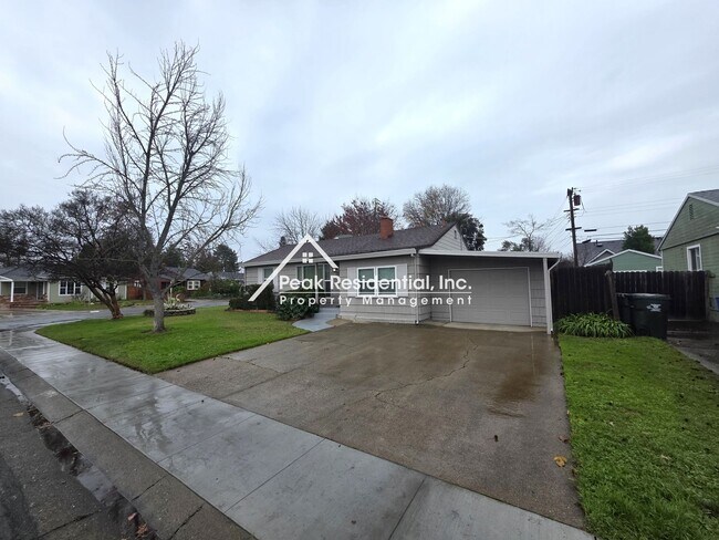 Building Photo - Very Nice 3bd/1.5 Tahoe Park Area with Extras