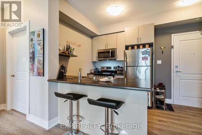Building Photo - 125 Shoreview Pl