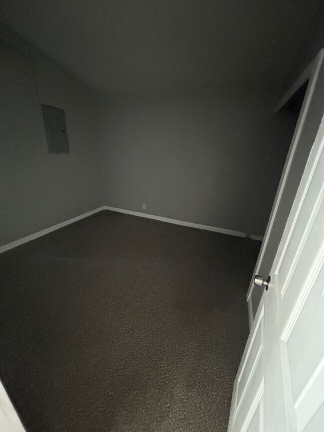 Foto del edificio - For Lease