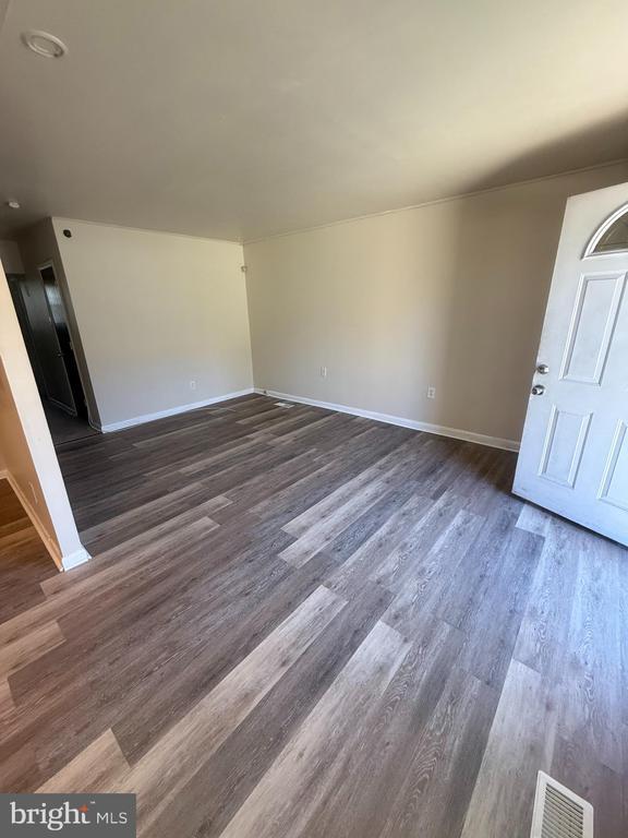 Building Photo - 1334 E Upsal St