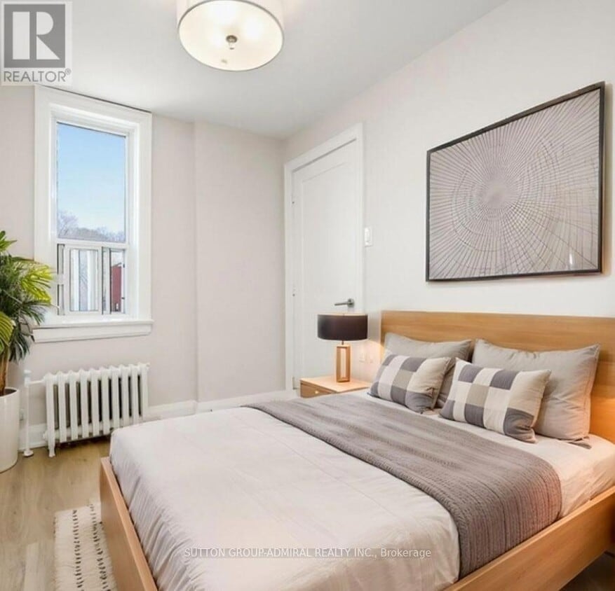 Building Photo - 448 Spadina Rd