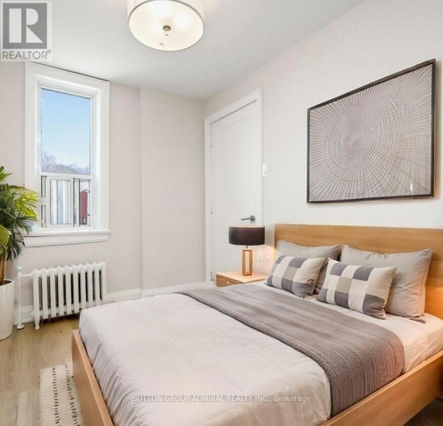 Photo du bâtiment - 448 Spadina Rd