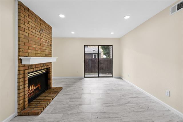 Foto del edificio - 9170 Forest Ln