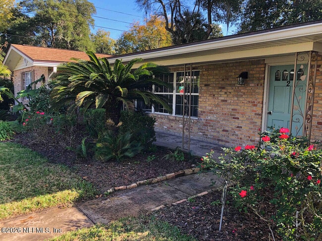 Foto del edificio - 2 Fairway Rd