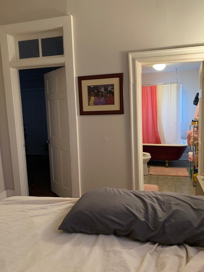 Building Photo - 403 E Duffy St