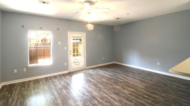 Foto del edificio - 211 Third St SE