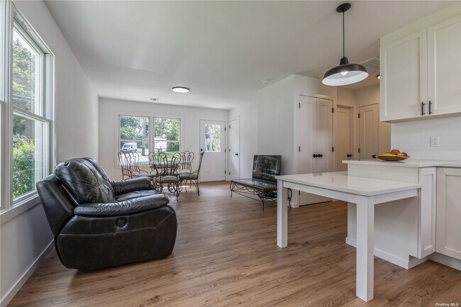 Building Photo - 8 Mortimer St