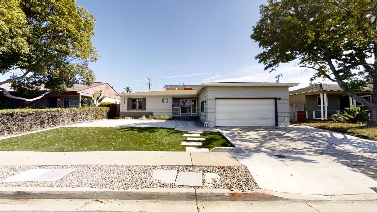 Primary Photo - 5BD/2BA on MARY LANE!