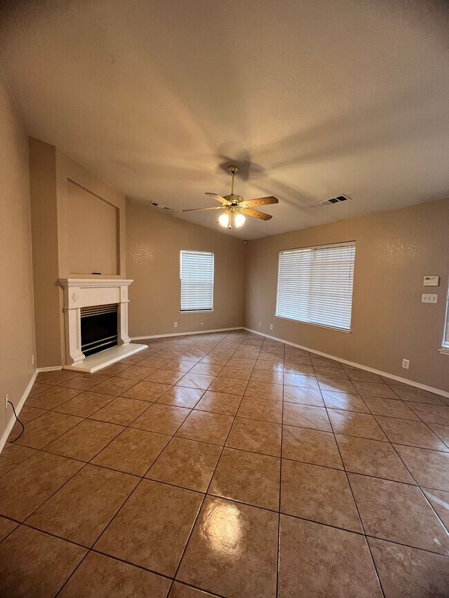 Foto del edificio - 1825 MODOC AVE 3 BEDROOM 2 BATHROOM EASTSI...