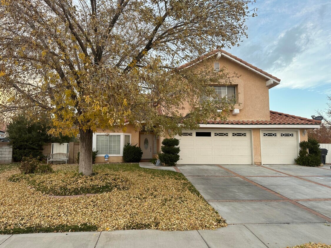 Primary Photo - 44235 Palo Verde St