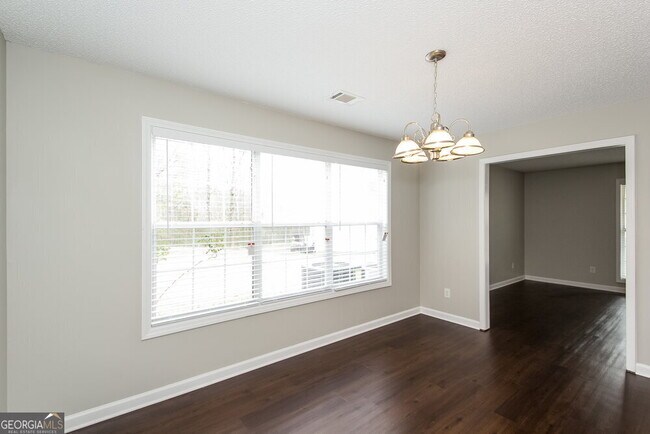 Building Photo - 717 White Dove Dr