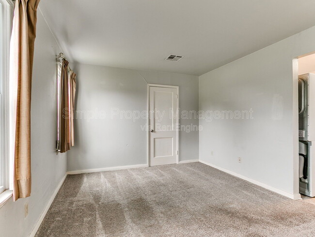 Building Photo - 810 N Marshall Dr