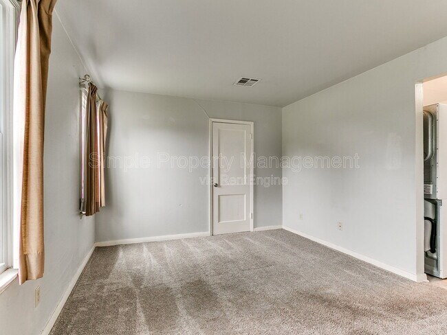 Foto del edificio - 810 N Marshall Dr
