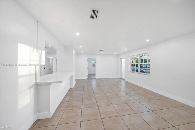 Foto del edificio - 3 br, 3 bath House - 368 SW 64th Ter