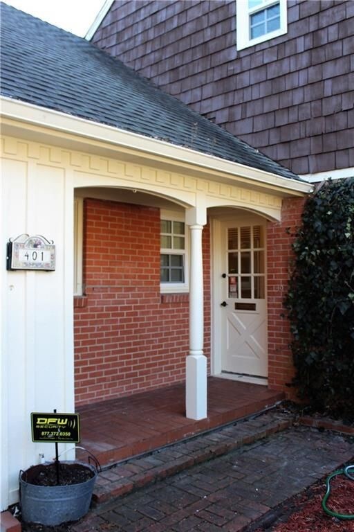 Building Photo - 401 Shadywood Ln