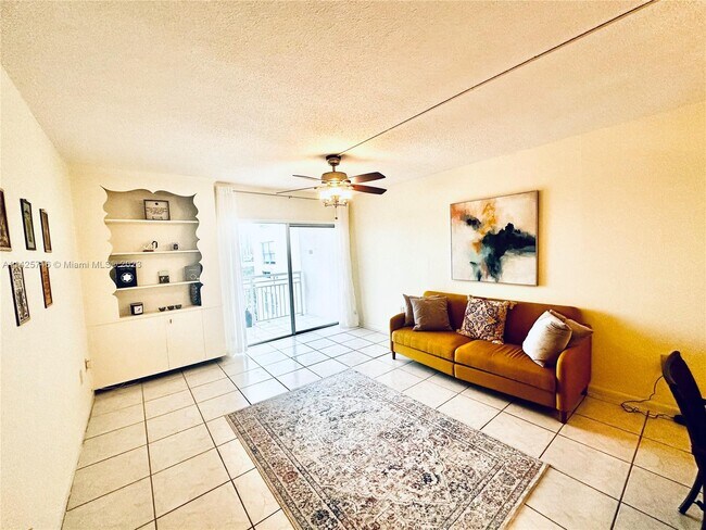 Foto del edificio - 400 Kings Point Dr