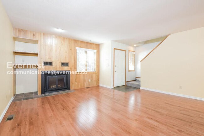 Building Photo - 2 Bed/2.5 Bath Home with Carport / Available Now!