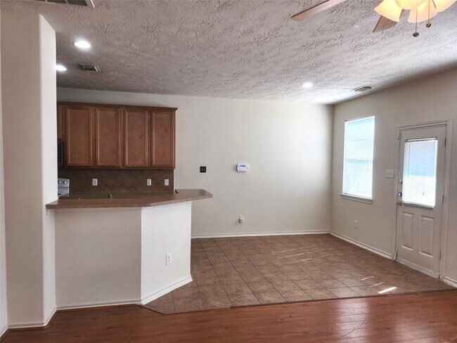 Building Photo - 11509 Hackmatack Way