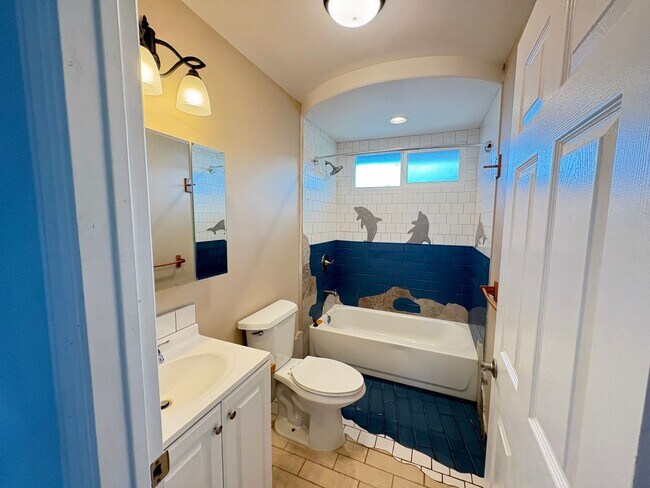Foto del edificio - Three Bedroom Home