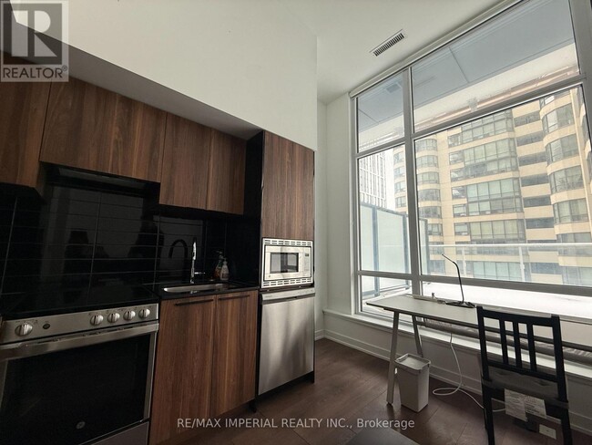 Building Photo - 18 Maitland Terrace