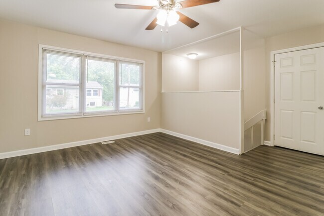 Foto del edificio - 2470 Berthbrook Dr