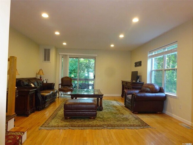 Building Photo - 20 Leeward Ct