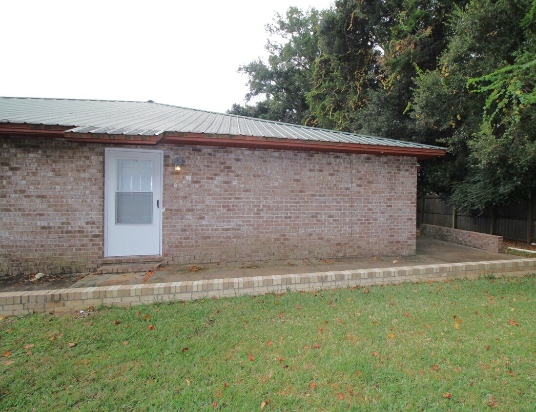 Primary Photo - North Pensacola 2-Bed, 1-Bath Quadplex – Pet-Friendly, Available 1/6