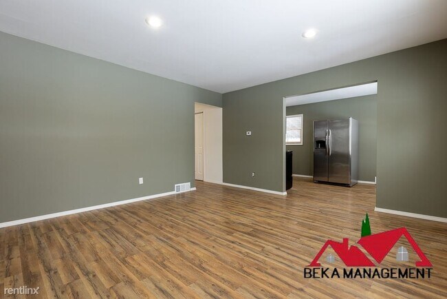 Building Photo - 3 br, 2 bath House - 188 Cedardale Ave