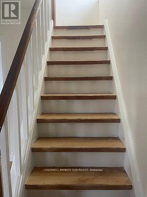 Building Photo - 220 Bloor St W