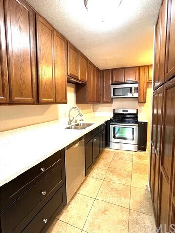 Foto del edificio - 530 Golden Springs Dr