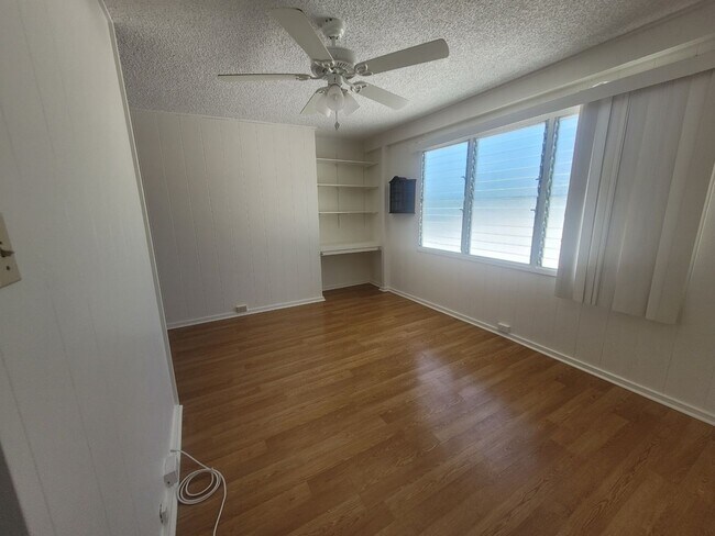 Building Photo - For Rent - 479 N Kalaheo Ave. (UR)