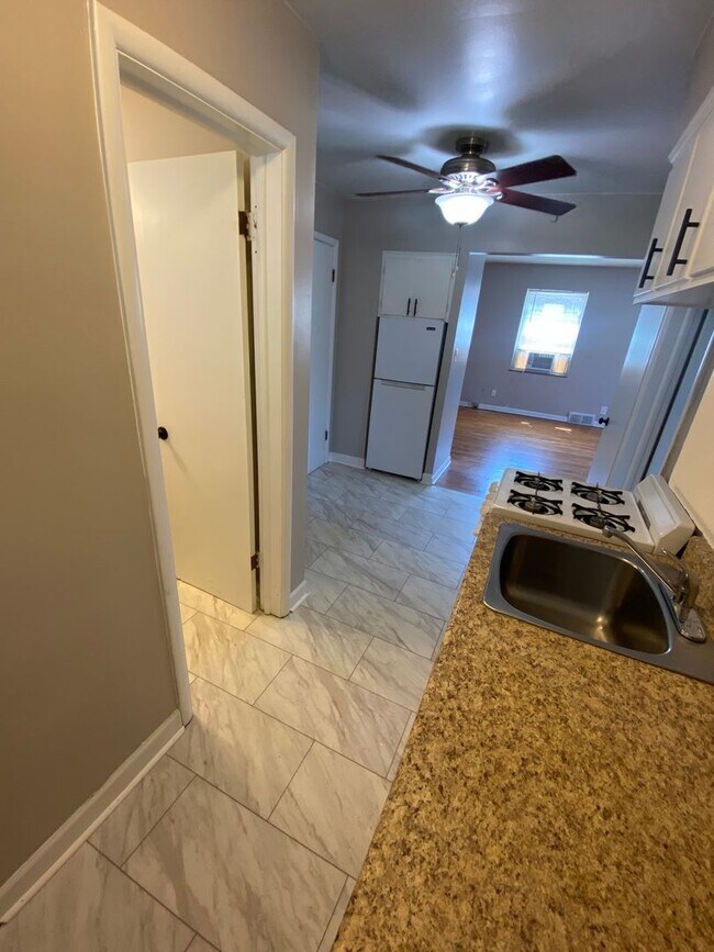 Foto del edificio - 1 Bedroom ~ Grandview Area
