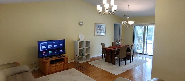 Foto del edificio - 1132 SE Oriental Ave